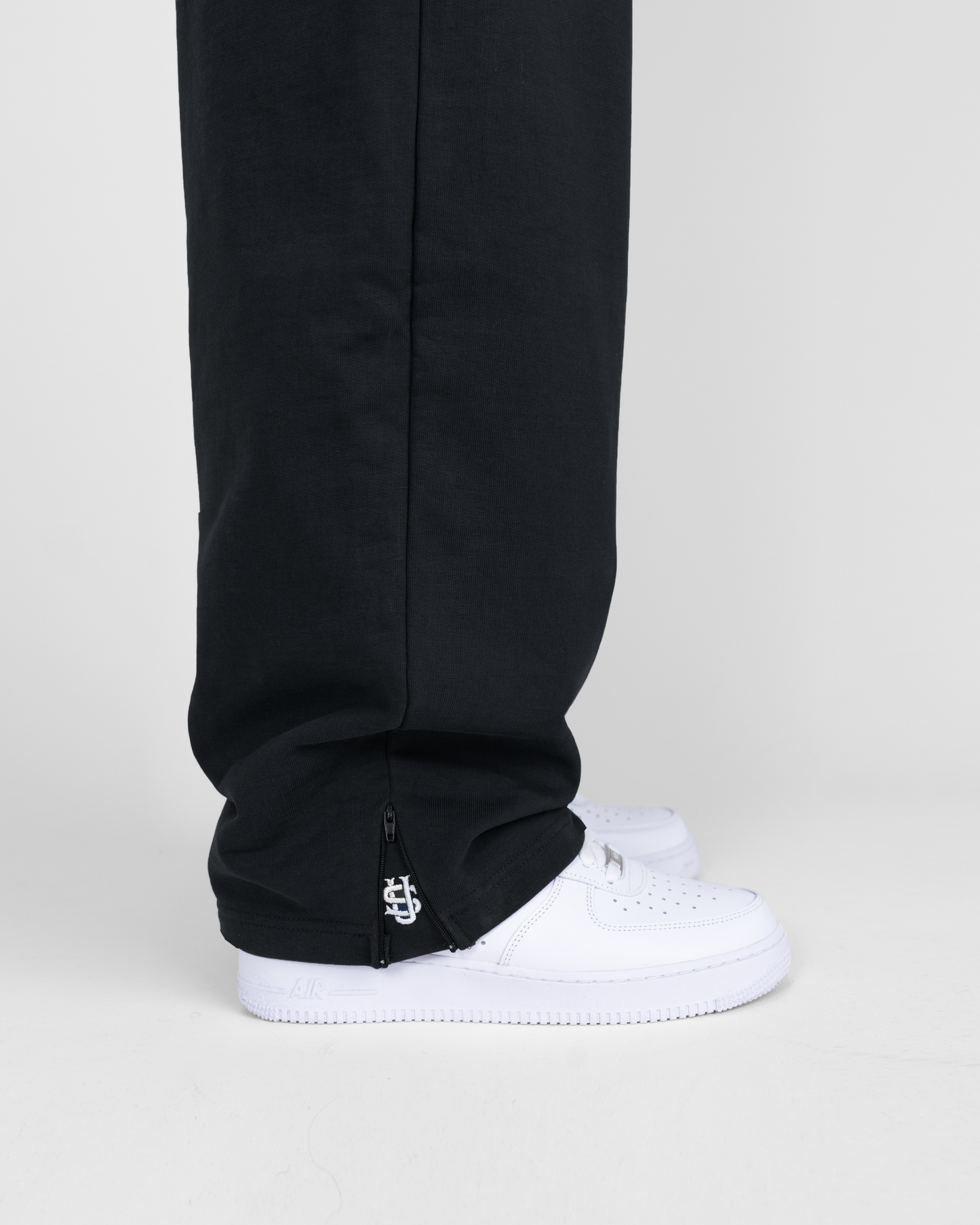 SU ZIP JOGGER - BLACK