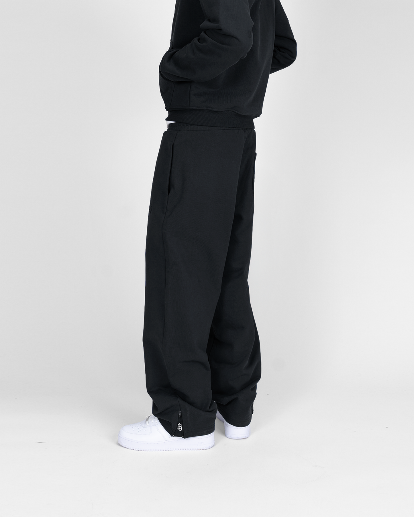 SU ZIP JOGGER - BLACK